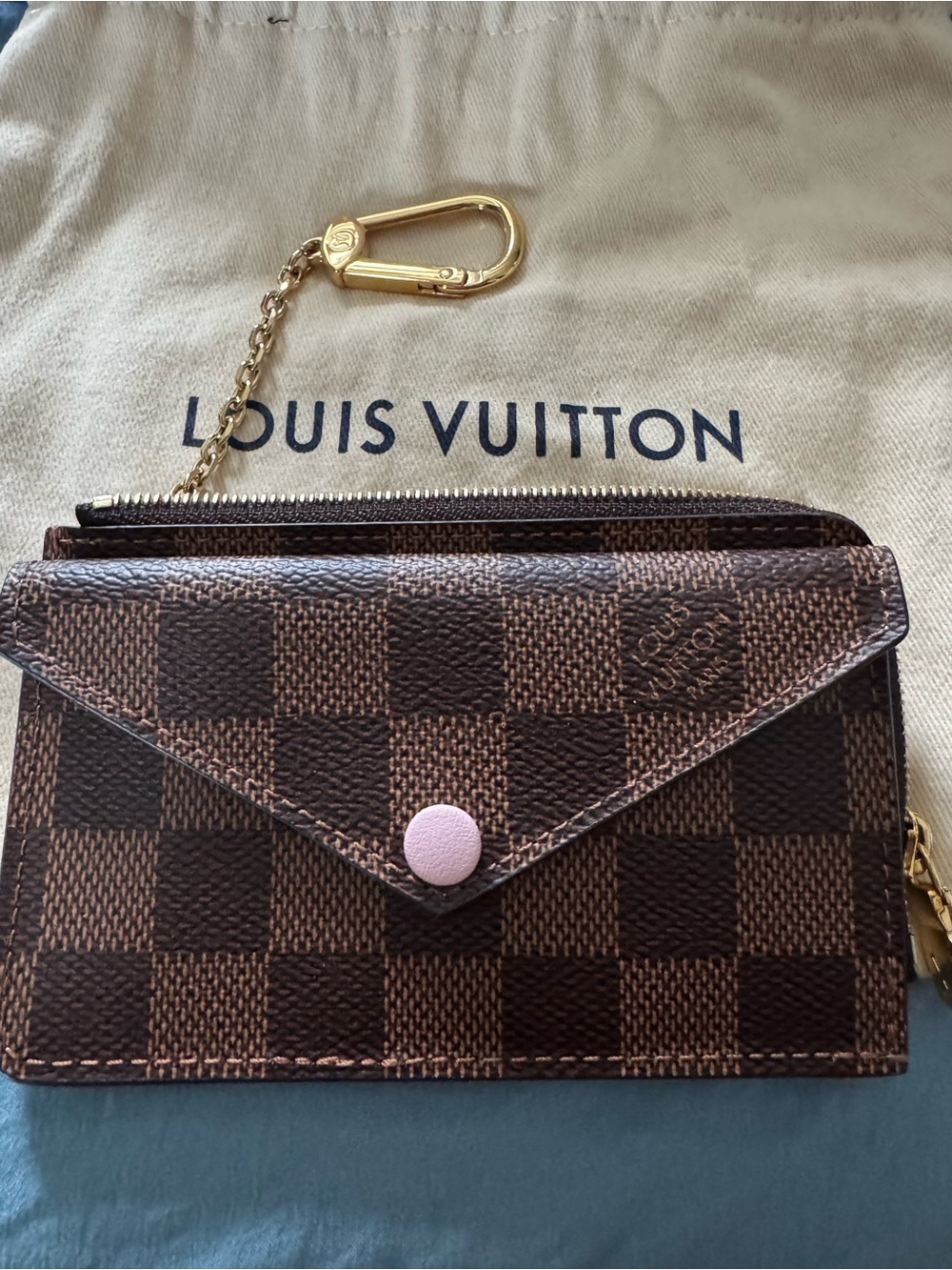 LOUIS VUITTON
Damier Ebene Recto Verso Card
Holder Rose Ballerine